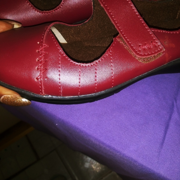 Shoes - Picture 2 of 4